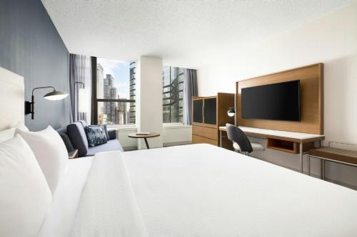 Habitación con cama extragrande. del hotel Courtyard New York Manhattan/Midtown East. Foto 16