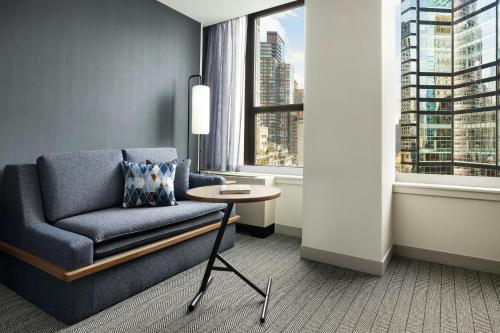 Habitación con cama extragrande. del hotel Courtyard New York Manhattan/Midtown East. Foto 17