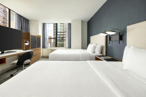Habitación con 2 camas grandes del hotel Courtyard New York Manhattan/Midtown East. Foto 14