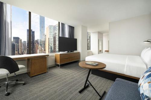 Habitación Esquinera con cama extragrande del hotel Courtyard New York Manhattan/Midtown East. Foto 2