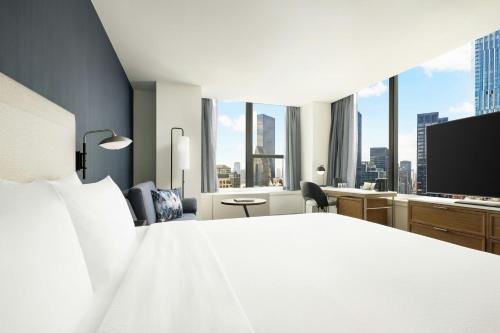 Habitación Esquinera con cama extragrande del hotel Courtyard New York Manhattan/Midtown East. Foto 6