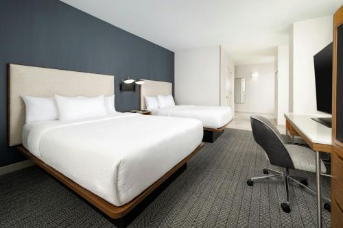 Habitación con 2 camas grandes del hotel Courtyard New York Manhattan/Midtown East. Foto 2