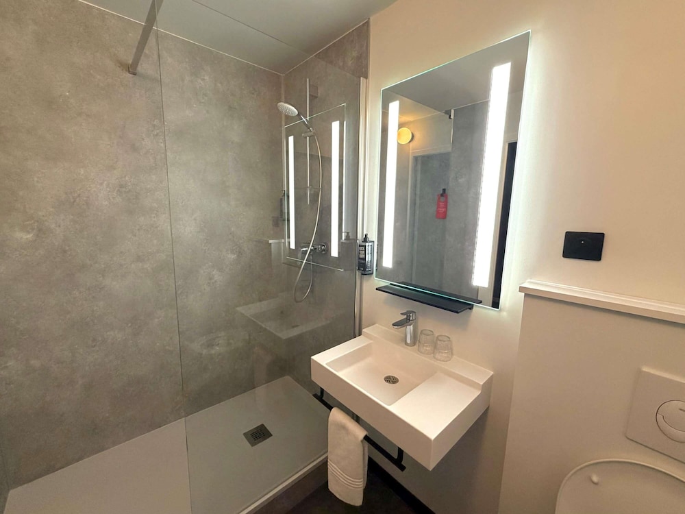 Habitación Estándar con 1 cama doble del hotel Ibis Rennes Beaulieu. Foto 19