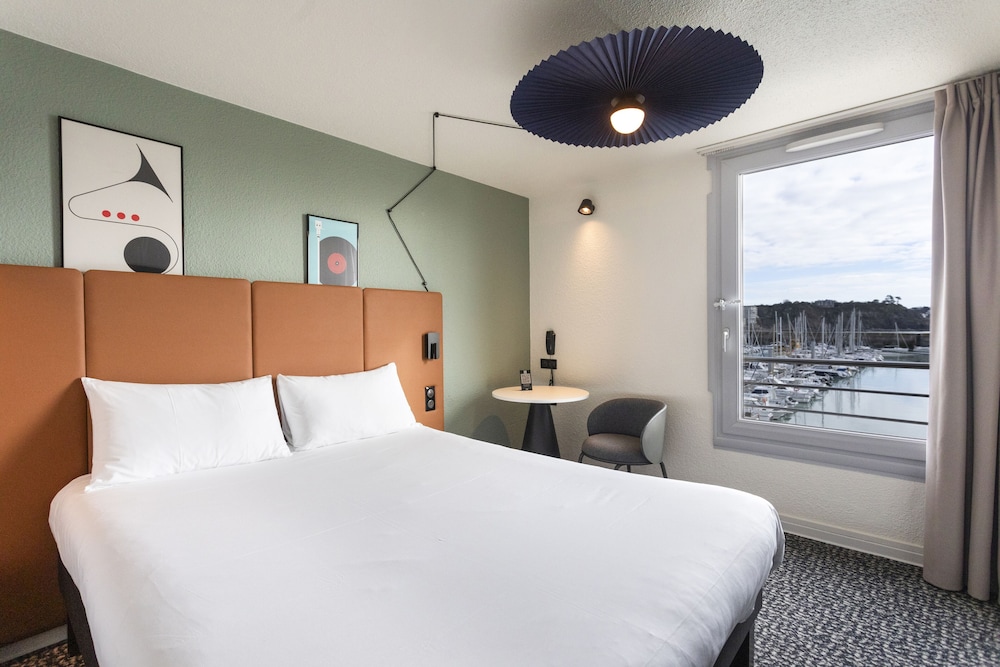 Habitación estándar con 1 cama doble y vistas al mar del hotel Ibis Granville Port De Plaisance