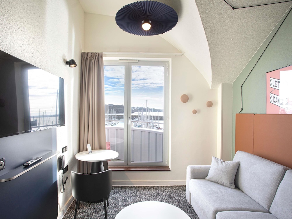 Habitación Superior con 1 cama doble y 1 sofá cama del hotel Ibis Granville Port De Plaisance