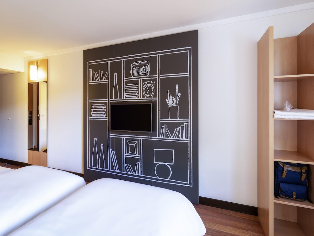 Habitación Estándar 2 Camas Individuales del hotel Ibis Sarlat Centre. Foto 3