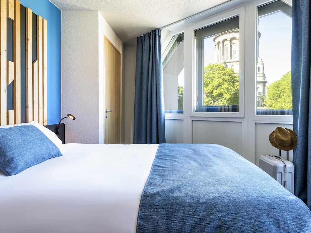 Habitación Superior con una cama doble del hotel Ibis Styles Boulogne Centre Cathédrale. Foto 2