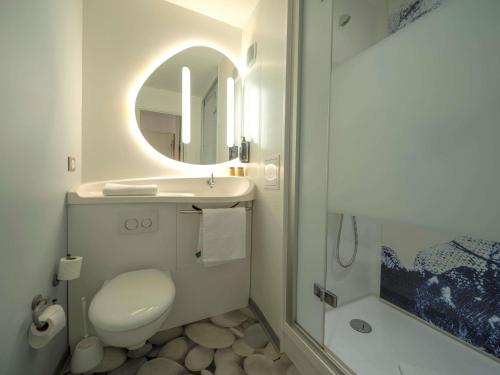 DOBLE - Habitación con una cama grande del hotel Ibis Budget Sarrebourg Buhl. Foto 3