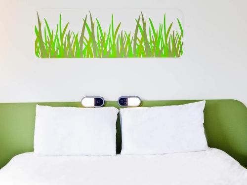 DOBLE - Habitación con una cama grande del hotel Ibis Budget Sarrebourg Buhl. Foto 5