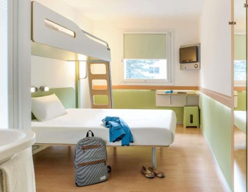 Habitación triple Cama Litera 1 Cama doble del hotel Ibis Budget Sarrebourg Buhl. Foto 9