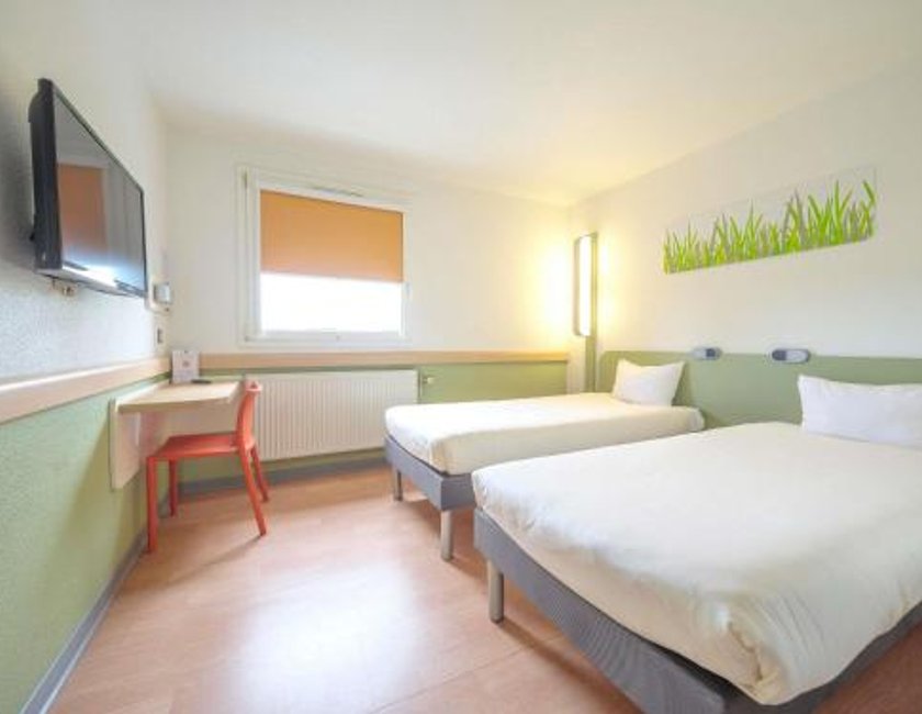 Habitación doble 2 Camas individuales del hotel Ibis Budget Sarrebourg Buhl. Foto 5