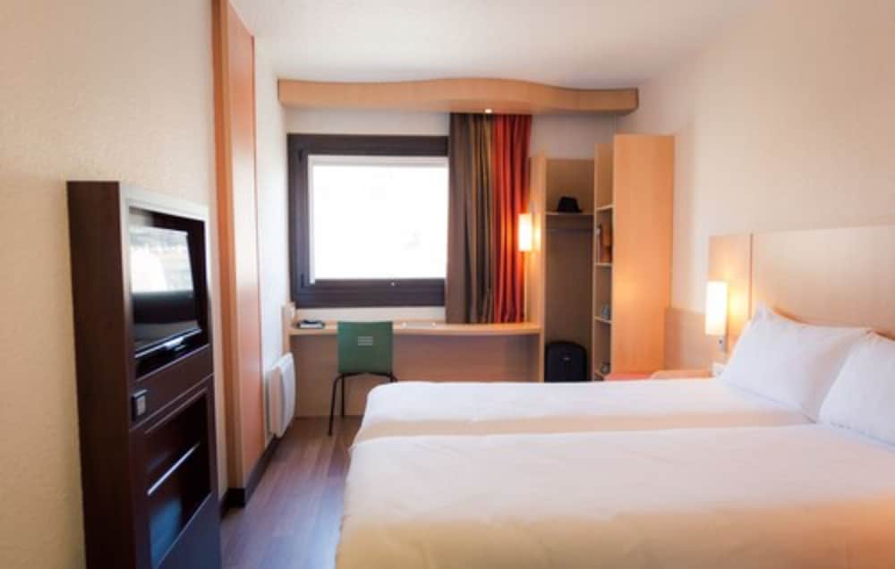 Habitación Standard con una cama doble del hotel Ibis Grenoble Gare. Foto 2