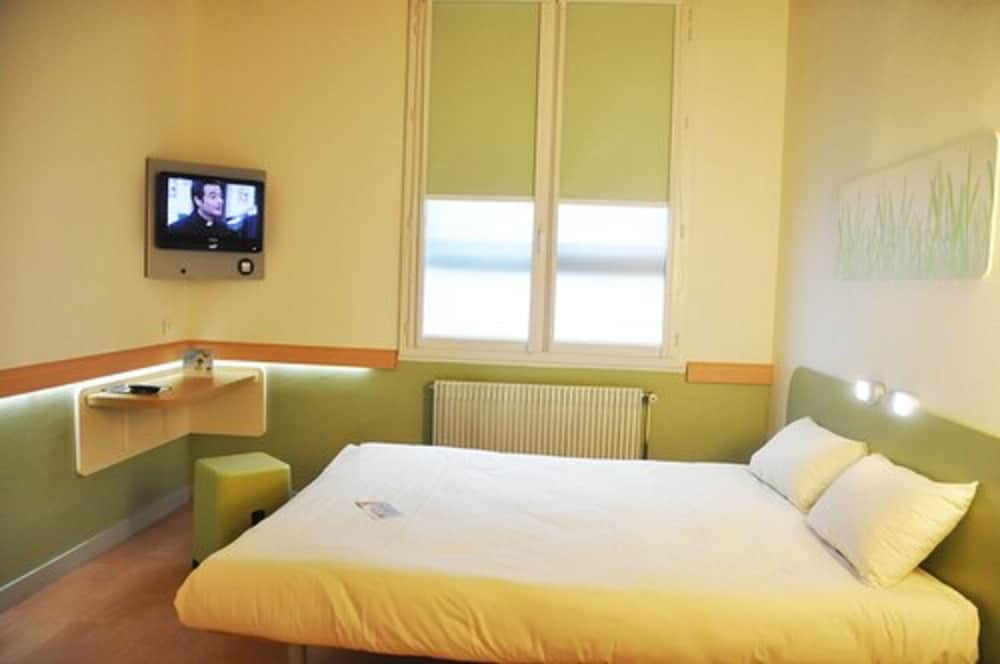 Habitación INDIVIDUAL con una cama individual del hotel Ibis Budget Le Puy En Velay. Foto 3