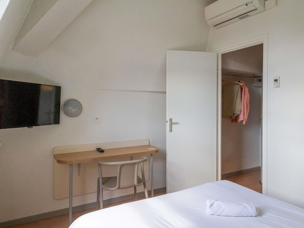 Habitación INDIVIDUAL con una cama individual del hotel Ibis Budget Le Puy En Velay. Foto 4