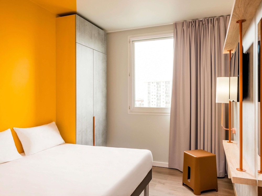 Habitación con 1 cama doble y 1 cama individual del hotel Ibis Budget Metz Technopole. Foto 3