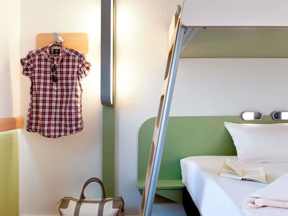 Habitación Estándar con 3 camas individuales del hotel Ibis Budget Metz Technopole. Foto 2