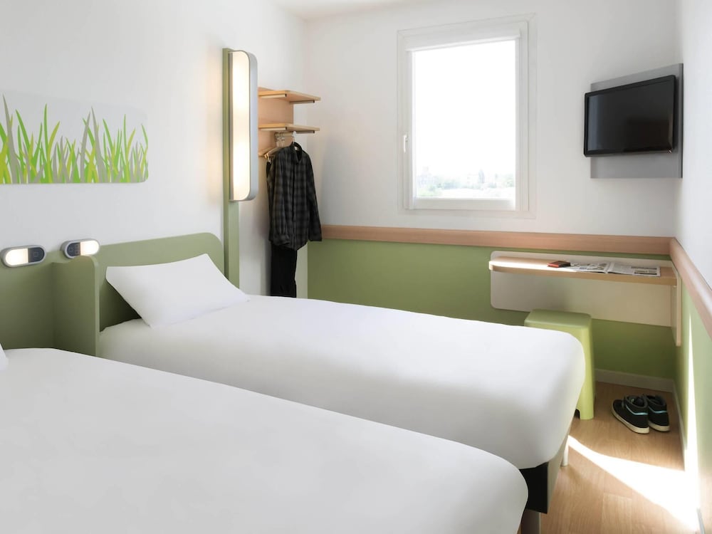 TWIN - Habitación con dos camas individuales del hotel Ibis Budget Lyon Eurexpo Chassieu. Foto 1