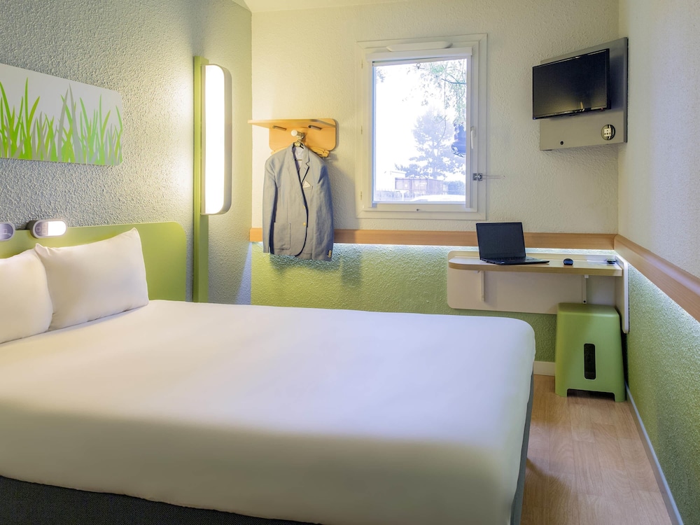 Habitación DOBLE con una cama de gran tamaño del hotel Ibis Budget Nantes Nord Saint-herblain