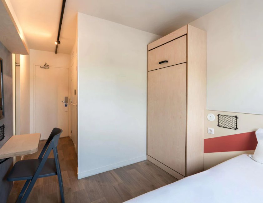 GEMELA - Habitación con camas gemelas del hotel Ibis Budget Villemomble. Foto 4