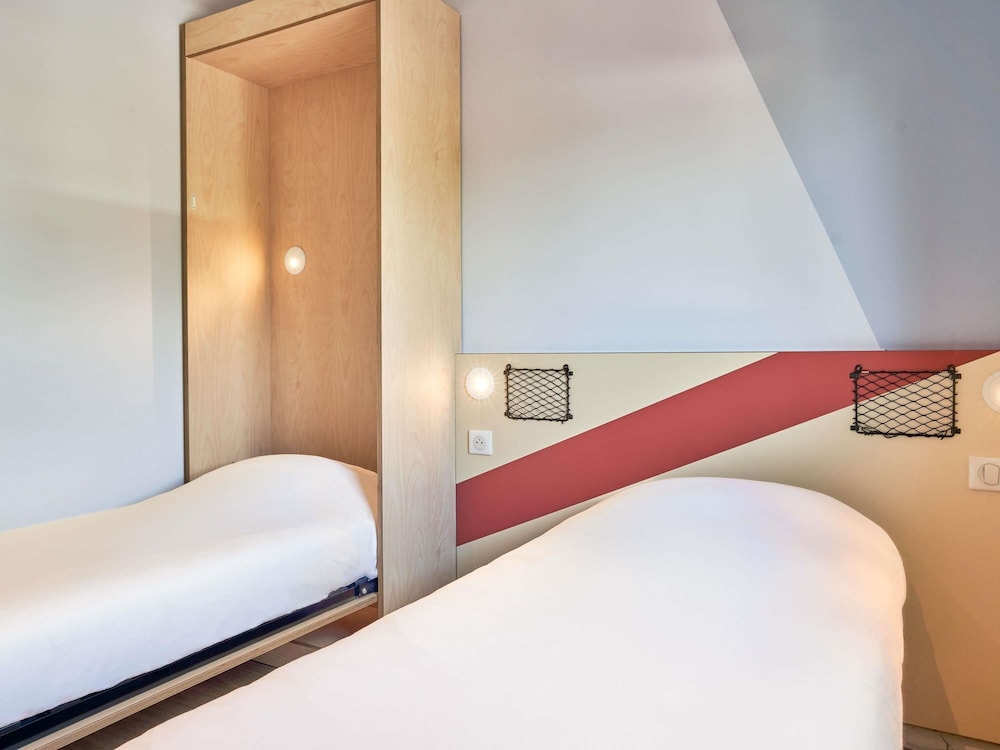 GEMELA - Habitación con camas gemelas del hotel Ibis Budget Villemomble. Foto 2