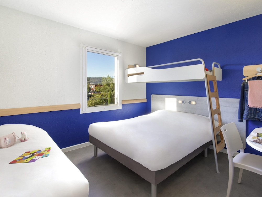 Habitación Familiar del hotel Ibis Budget Saint Maximin La Sainte Baume. Foto 2