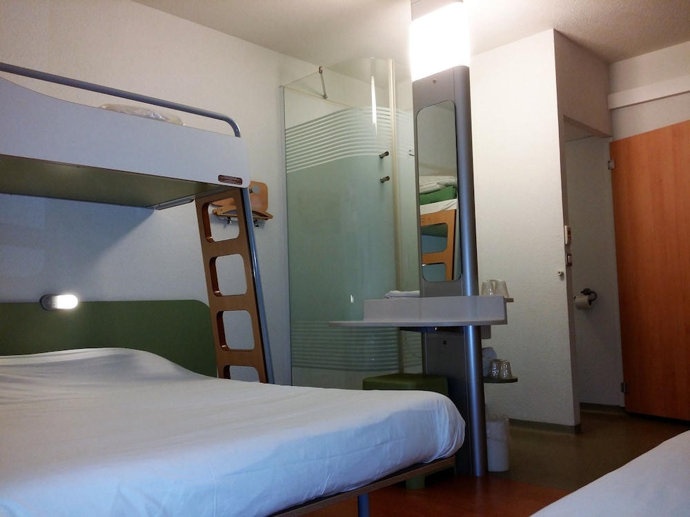 Habitación Familiar del hotel Ibis Budget Saint Maximin La Sainte Baume. Foto 5