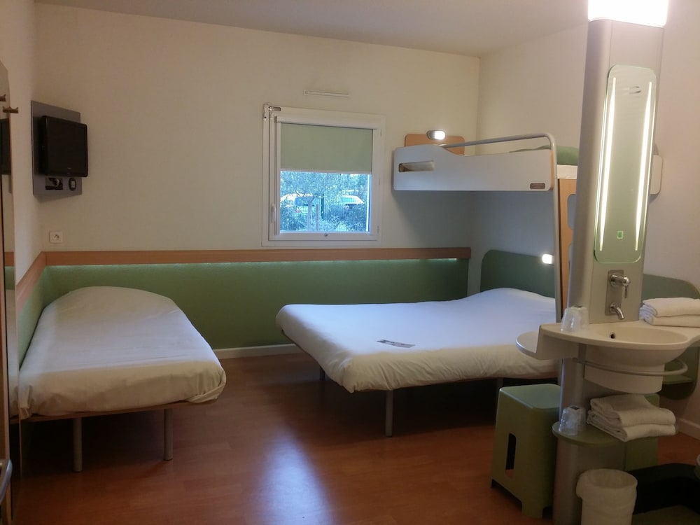 Habitación Familiar del hotel Ibis Budget Saint Maximin La Sainte Baume. Foto 7