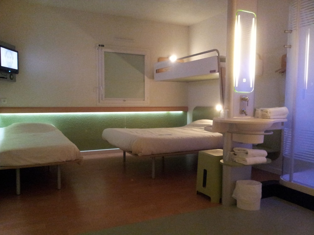 Habitación Familiar del hotel Ibis Budget Saint Maximin La Sainte Baume. Foto 8