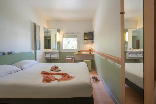 2 Habitaciones Dobles Estándar adyacentes (no comunicadas) del hotel Ibis Budget Aix Le Canet. Foto 2