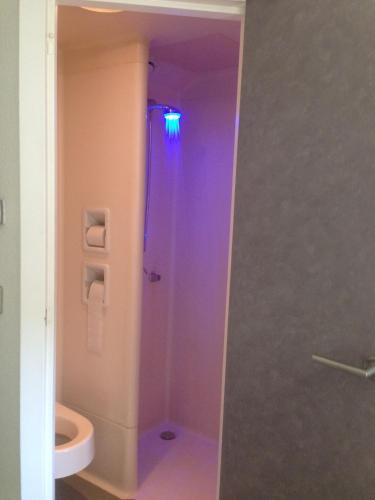 2 Habitaciones Dobles Estándar adyacentes (no comunicadas) del hotel Ibis Budget Aix Le Canet. Foto 4