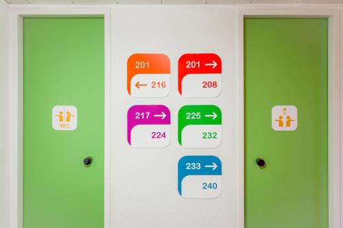 Habitación TRÍO para un máximo de tres personas Ideal para familias, parejas o amigos del hotel Hotelf1 Saverne Monswiller. Foto 2