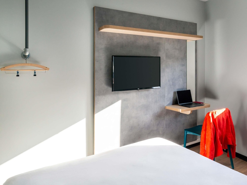 Habitación con cama doble del hotel Ibis Budget Fécamp. Foto 4