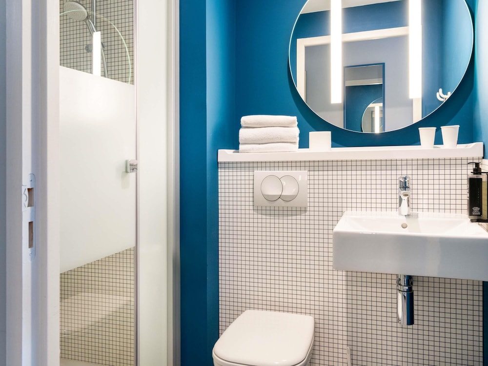 Habitación con 2 camas individuales separadas del hotel Ibis Budget Fécamp. Foto 6