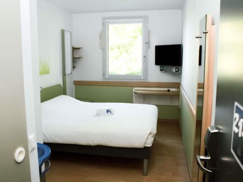 TWIN - Habitación con camas individuales del hotel Ibis Budget Saint-omer Centre. Foto 2
