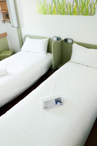 TWIN - Habitación con camas individuales del hotel Ibis Budget Saint-omer Centre. Foto 6