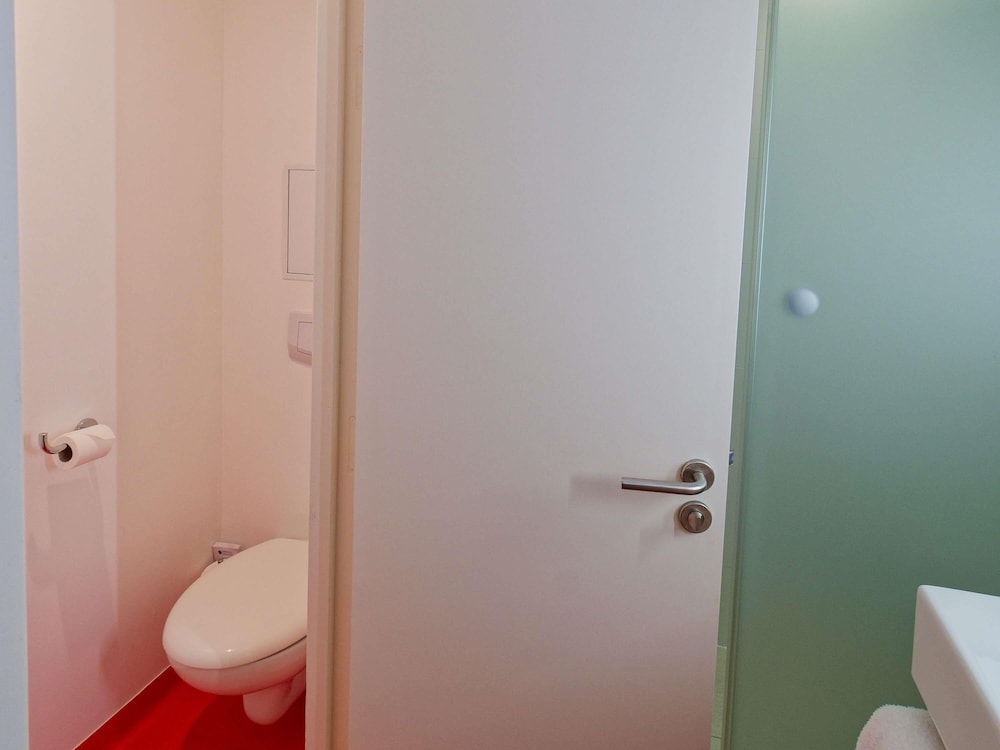 Habitación doble 1 Cama king 2 Camas individuales del hotel Ibis Styles Saint-brieuc Gare Centre. Foto 4