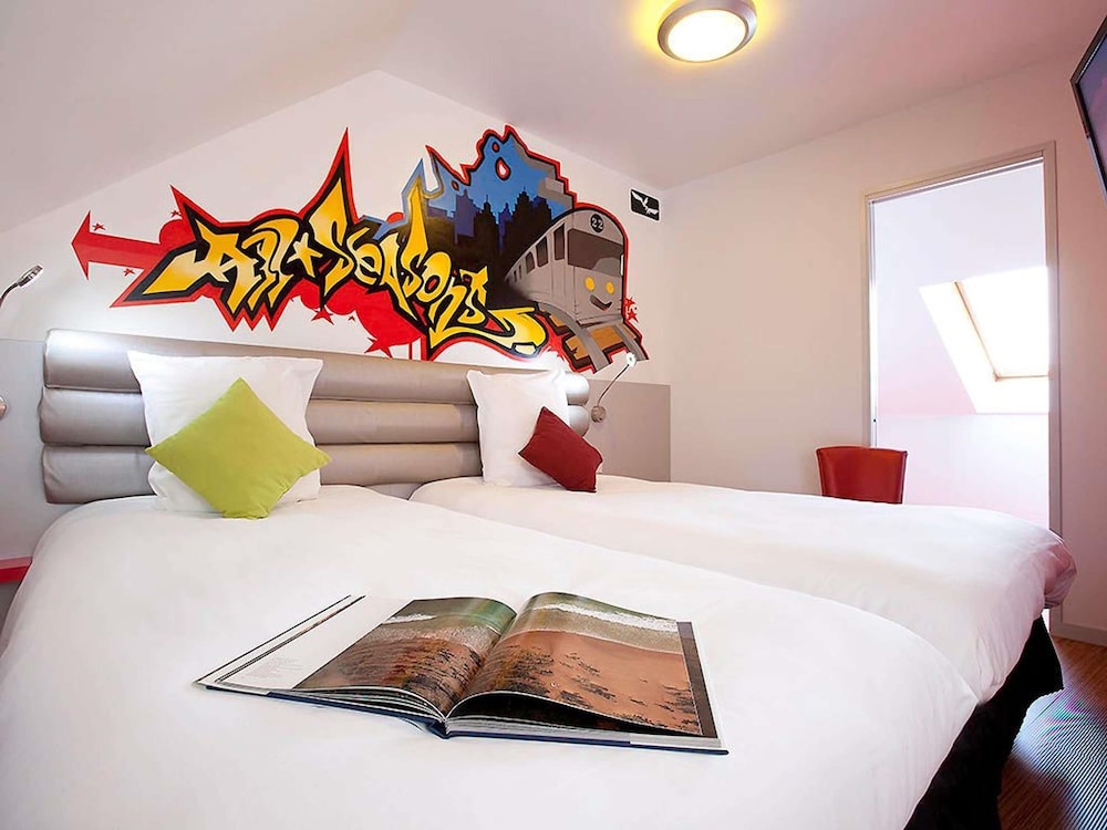 Habitación doble 1 Cama king 2 Camas individuales del hotel Ibis Styles Saint-brieuc Gare Centre. Foto 5