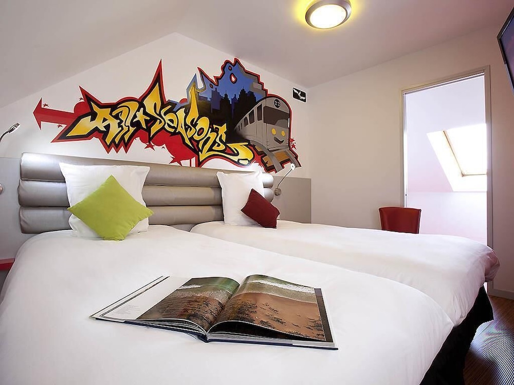 Habitación doble 1 Cama king 2 Camas individuales del hotel Ibis Styles Saint-brieuc Gare Centre. Foto 6