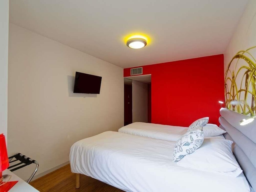 Habitación doble 1 Cama king 2 Camas individuales del hotel Ibis Styles Saint-brieuc Gare Centre. Foto 8