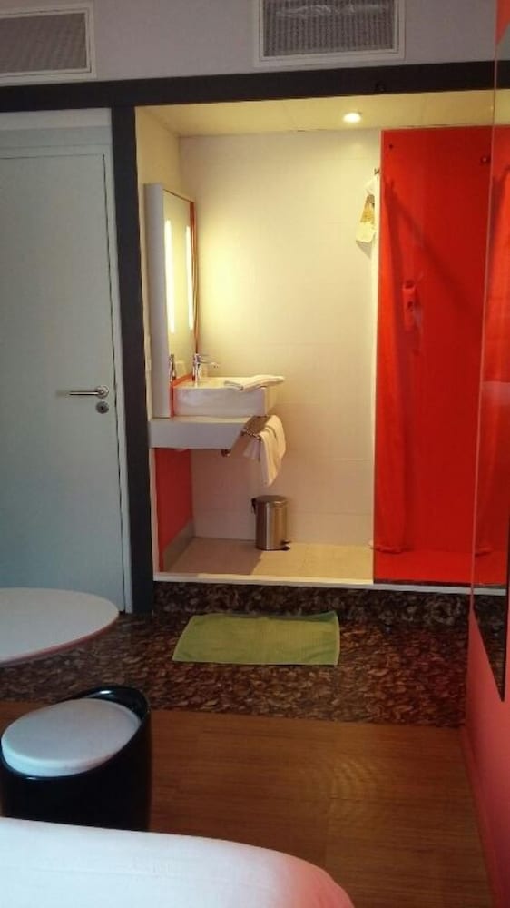 Habitación Estándar con 1 cama doble del hotel Ibis Styles Saint-brieuc Gare Centre. Foto 9