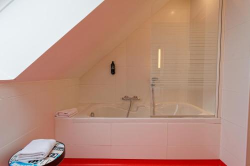 Habitación doble con dos camas individuales o cama king size de 71 pulgadas - 180 cm del hotel Ibis Styles Saint-brieuc Gare Centre. Foto 13