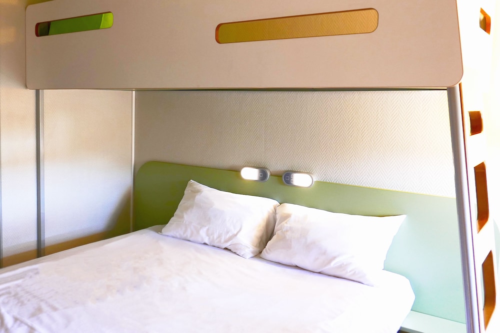 TWIN - Habitación con camas individuales del hotel Ibis Budget Laval. Foto 1
