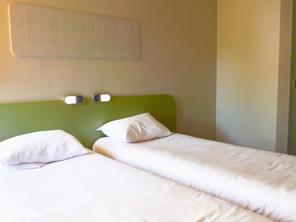 TWIN - Habitación con camas individuales del hotel Ibis Budget Laval. Foto 5