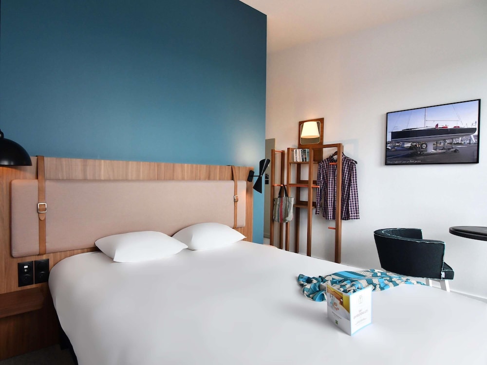 Habitación Deluxe con 1 Cama Doble y Balcón del hotel Ibis Styles Brest Centre Port. Foto 3