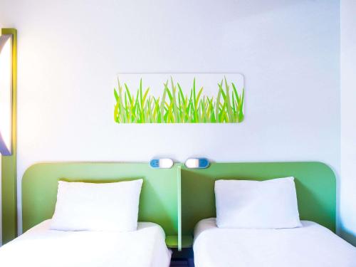 HABITACIÓN DOBLE CON CAMAS INDIVIDUALES del hotel Ibis Budget Issoire. Foto 20