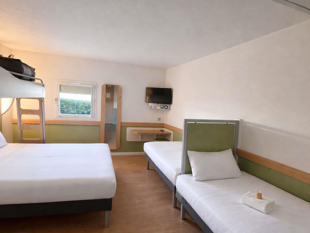 Habitación Familiar del hotel Ibis Budget Issoire. Foto 8