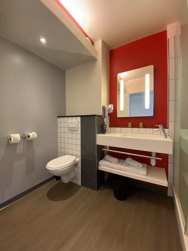 Habitación estándar, 2 camas individuales del hotel Ibis Styles Flers. Foto 3