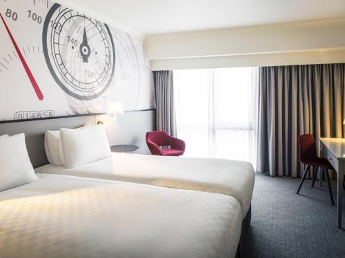 Habitación Doble Clásica - 2 camas del hotel Mercure Dartford Brands Hatch Hotel & Spa 4 estrellas. Foto 3