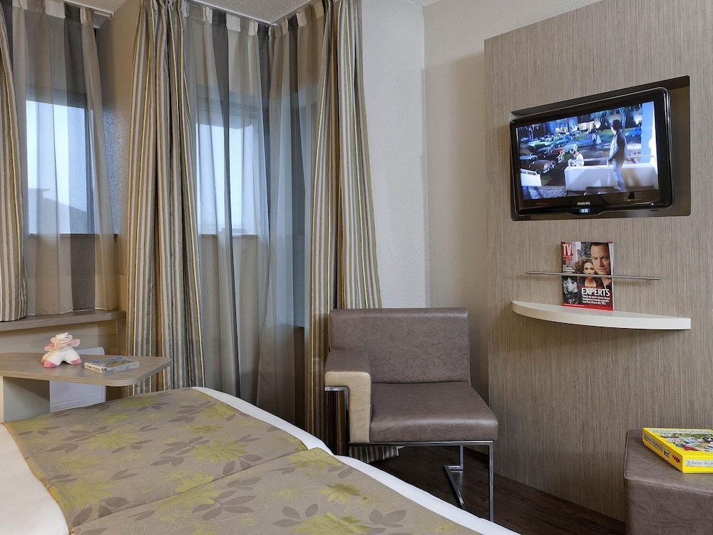 Habitación con 1 cama doble del hotel Ibis Styles Melun. Foto 3