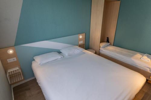 Esta habitación triple cuenta con 1 cama doble y 1 cama individual del hotel Ibis Budget Brest Sud Plougastel. Foto 2